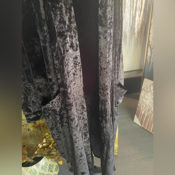 Beautiful Black Velvet Duster/Cardigan - Picture 4 of 8